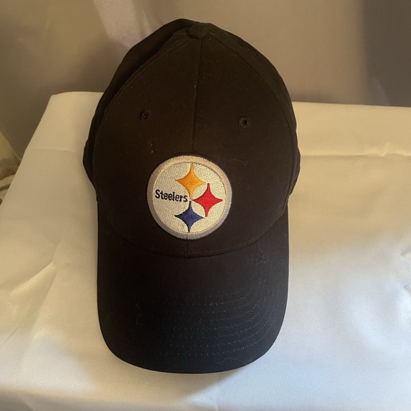 Pittsburgh Steelers NFL Football Team Apparel Adjustable Black Cap Logo Hat - Picture 1 of 9